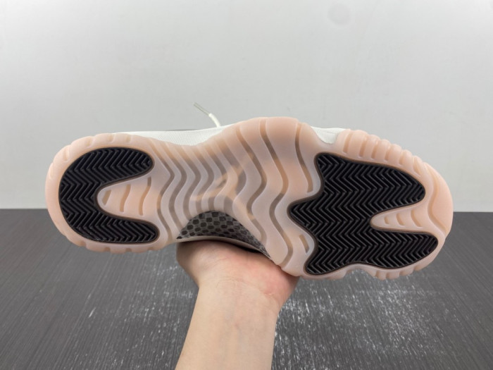 Air Jordan 11  “Neapolitan” AR0715-101