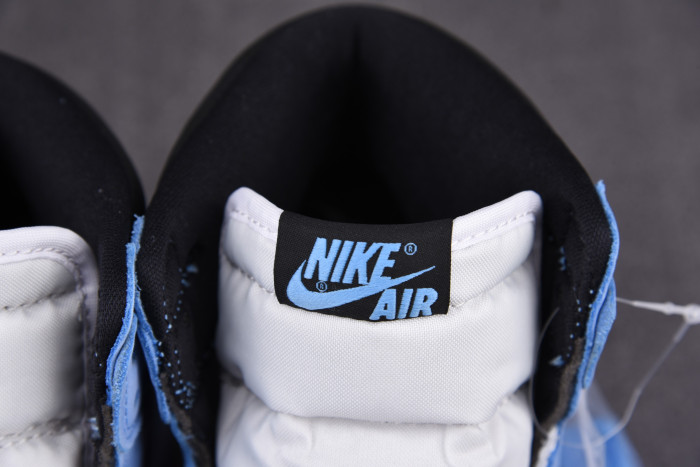 AIR JORDAN 1 RETRO HIGH WHITE UNIVERSITY BLUE BLACK 555088-134
