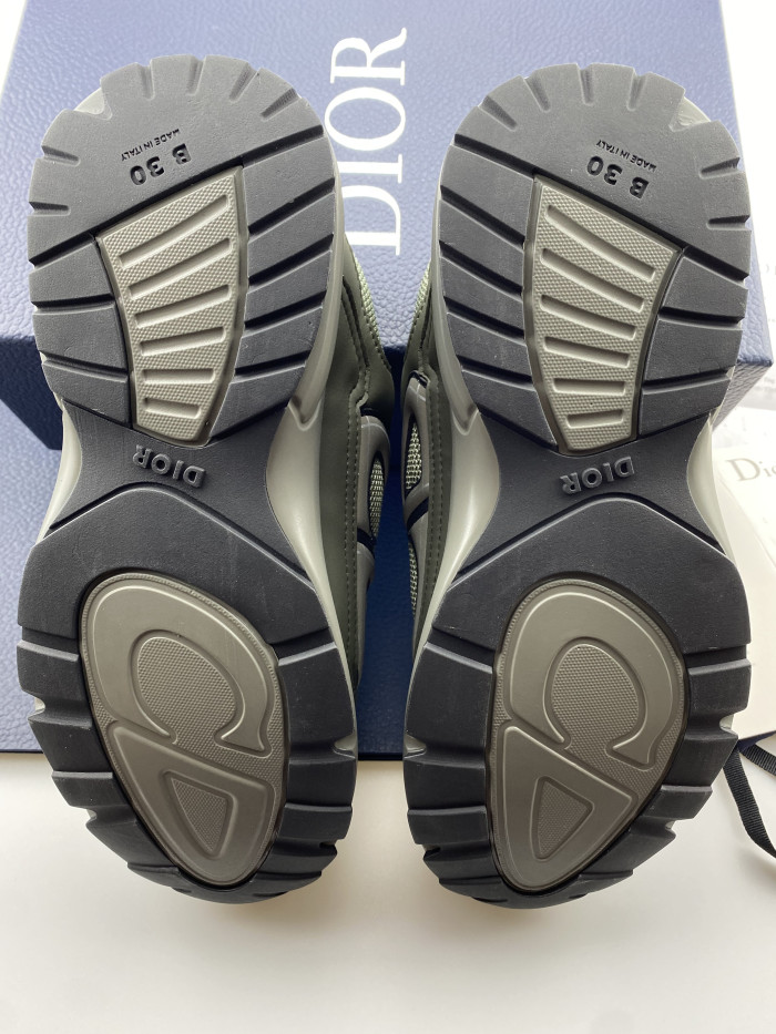 DR B30 Sneakers